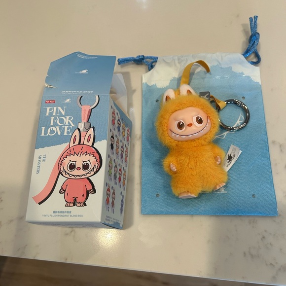 POP MART Accessories - Labubu Yellow pinch for love